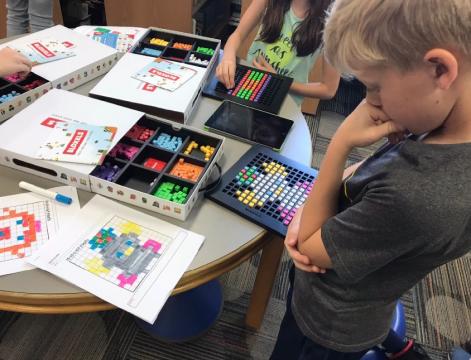 Schüler*innen mit dem Spiel